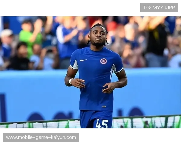 切尔西恩昆库插上背身做球助攻队友破门，展现惊艳技术与团队协作