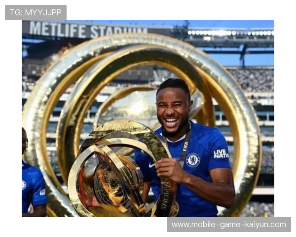 切尔西恩昆库插上背身做球助攻队友破门，展现惊艳技术与团队协作