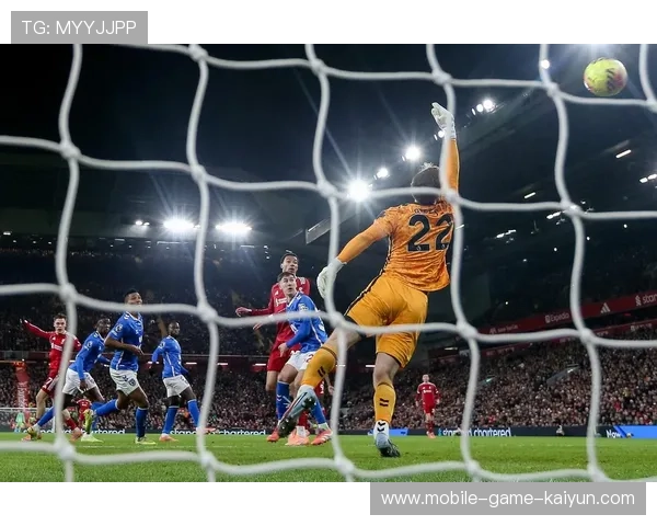 利物浦围攻桑德兰禁区，迪亚斯抽射被封