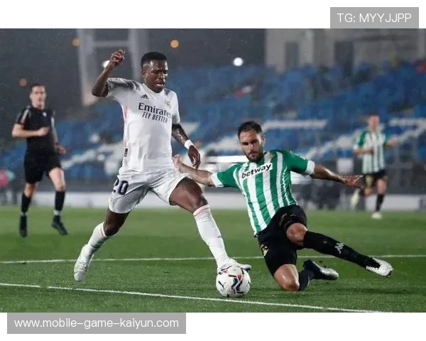 皇家贝蒂斯边路连线顺畅,伊格莱西亚斯劲射有力