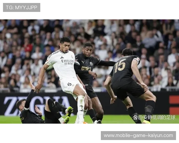 西甲皇马角球高点制胜,前场混战获利