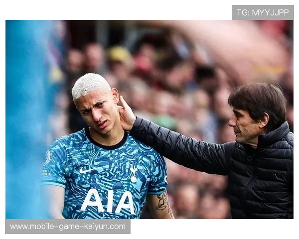 热刺定位球战术精妙,理查利森头球建功